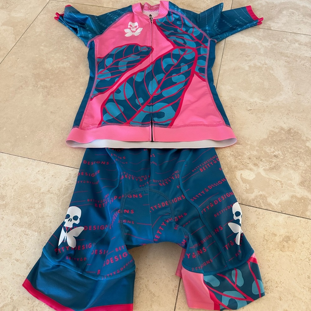 Betty design cycling kit size small